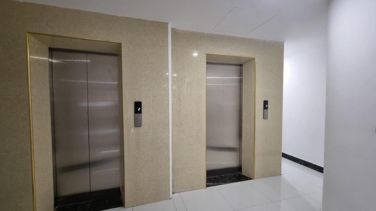 Era Apartment Khuc Thua Du Hanoi Exterior photo