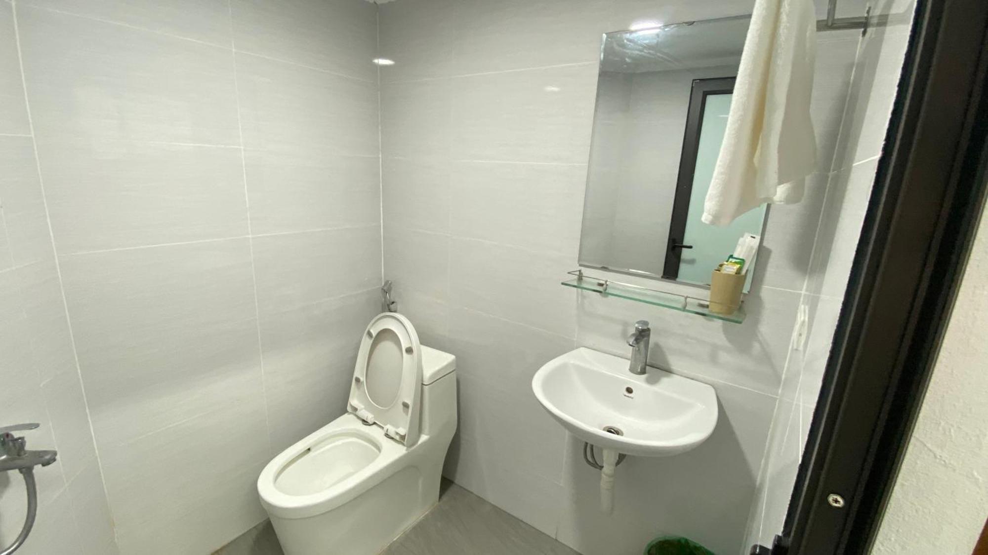 Era Apartment Khuc Thua Du Hanoi Exterior photo